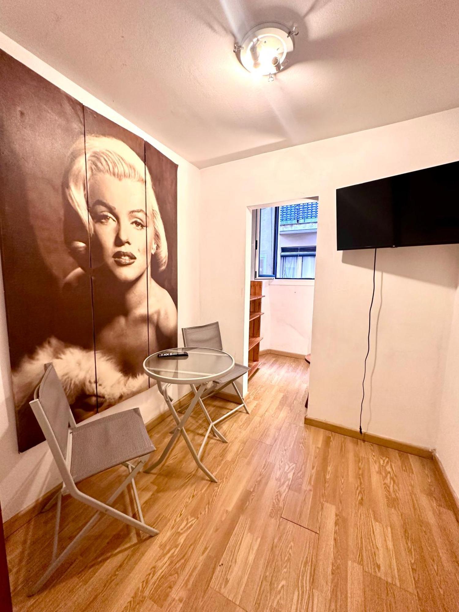 Private Rooms In City Center Барселона Экстерьер фото
