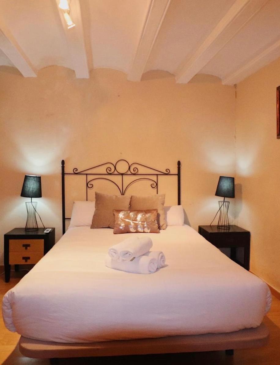 Private Rooms In City Center Барселона Экстерьер фото